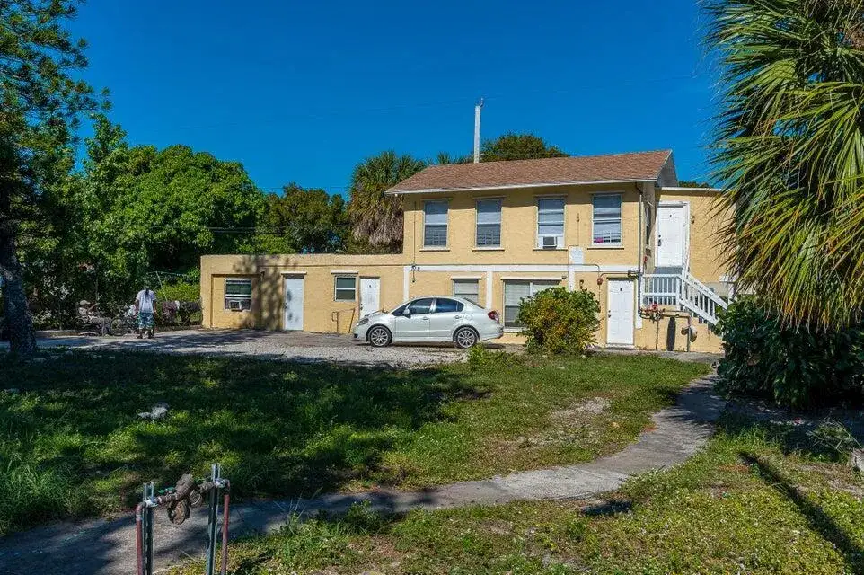 1 bedroom 1 bath Residential Lease for rent at 719 52nd Street # B, West Palm Beach FL 33407