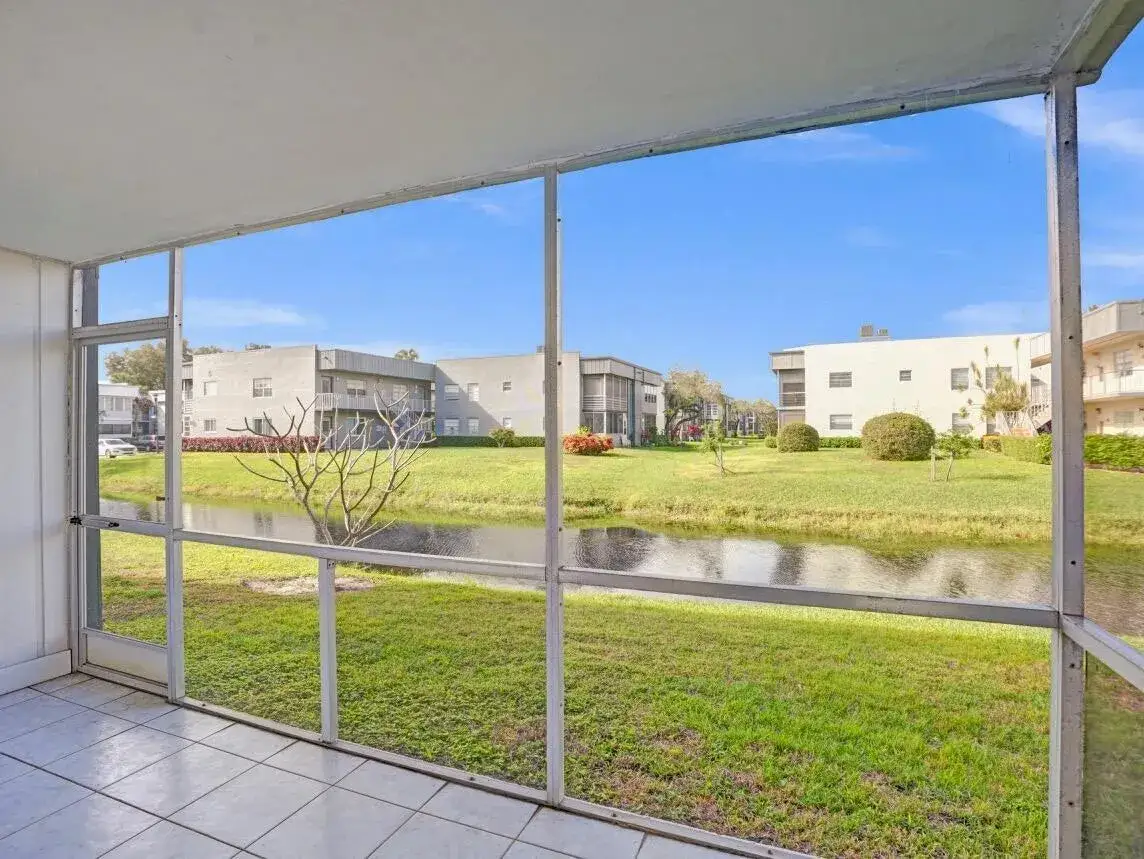 2 bedroom 2 bath Residential for sale at 298 Burgundy G, Delray Beach FL 33484
