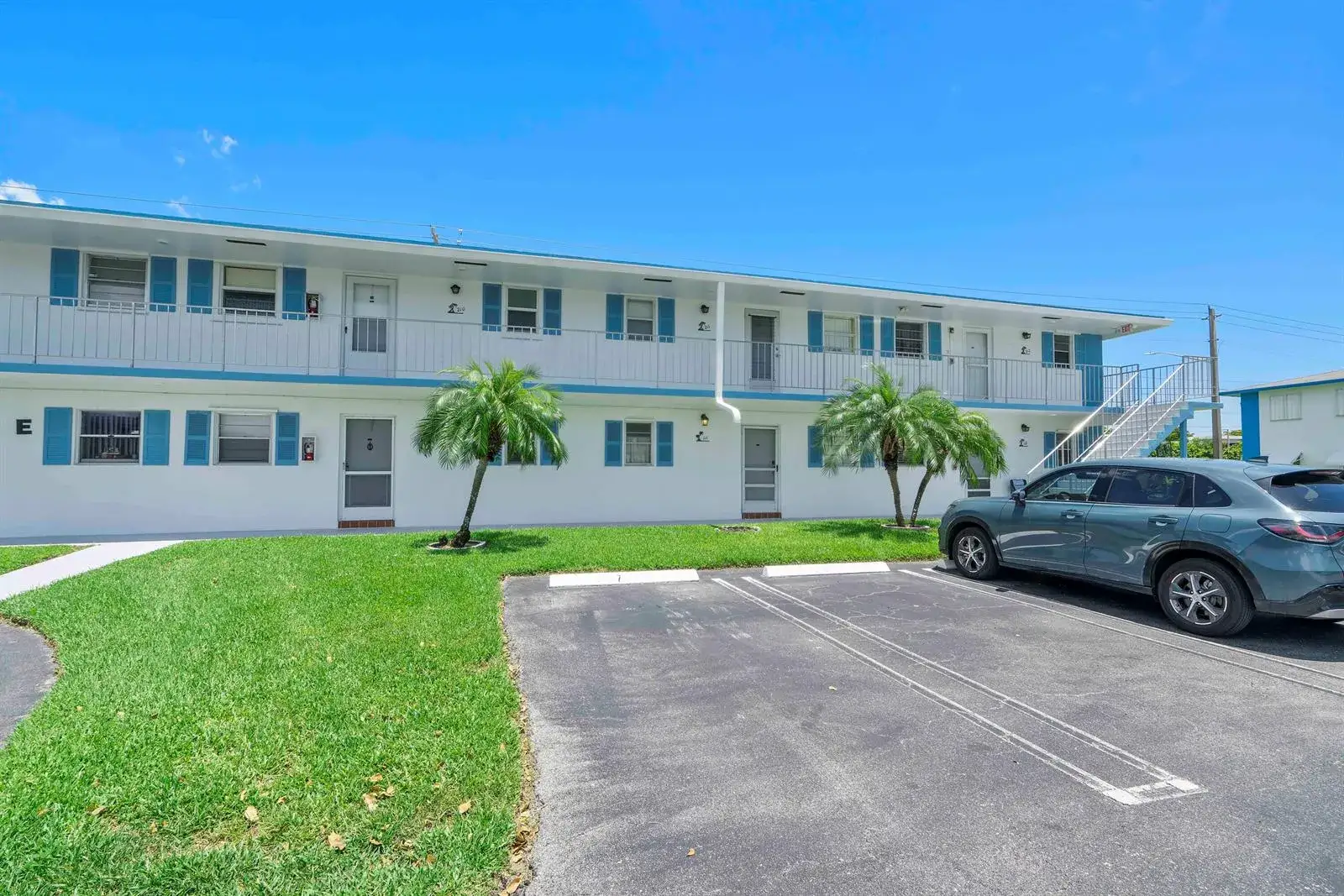 1 bedroom 1 bath Residential for sale at 1115 Lake Terrace # 111, Boynton Beach FL 33426