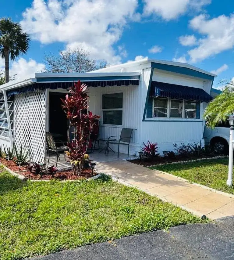 2 bedroom 1 bath Residential for sale at 415 Gardenia Court, Deerfield Beach FL 33442