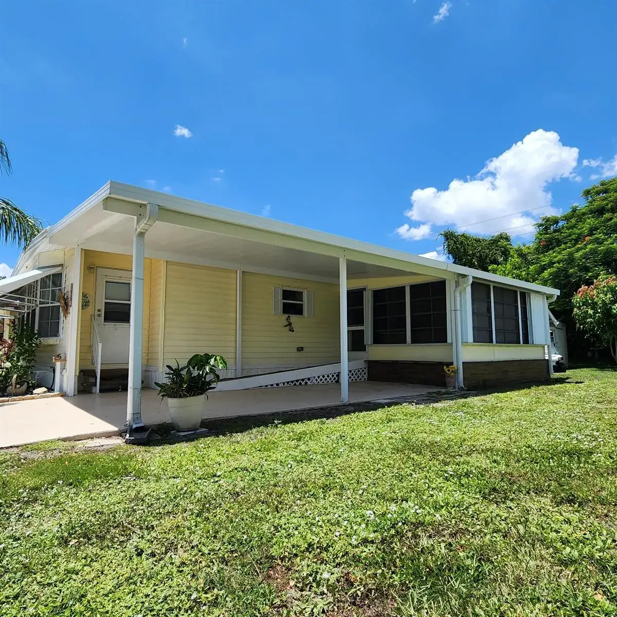 2 bedroom 2 bath Residential for sale at 218 W Caribbean, Port St. Lucie FL 34952
