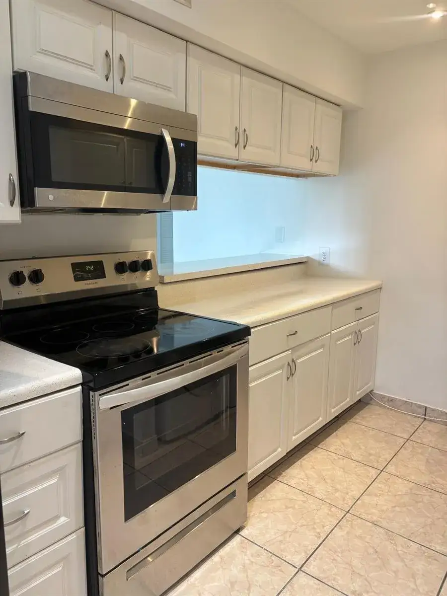 2 bedroom 2 bath Residential for sale at 2075 NW 46th Avenue # I102, Lauderhill FL 33313