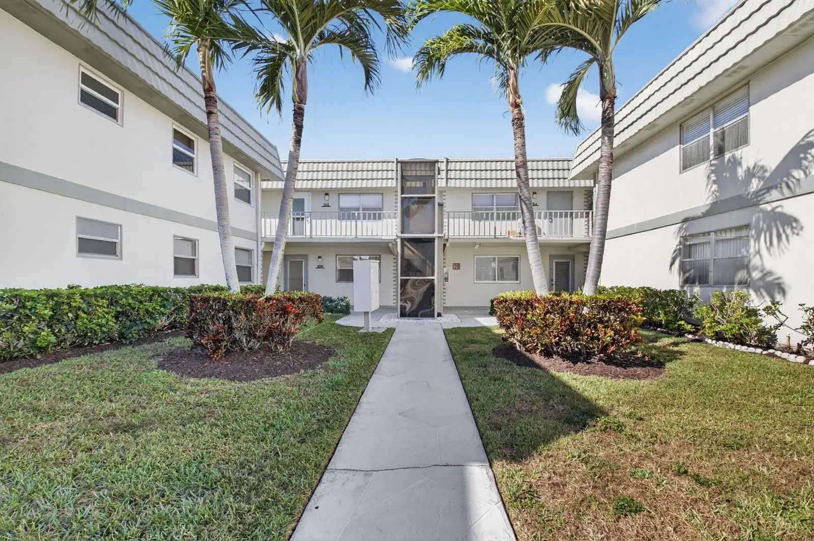 2 bedroom 2 bath Residential for sale at 109 Monaco C # 109, Delray Beach FL 33446