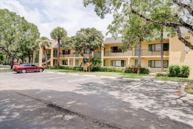 2 bedroom 2 bath Residential for sale at 1104 Meadows Circle, Boynton Beach FL 33436