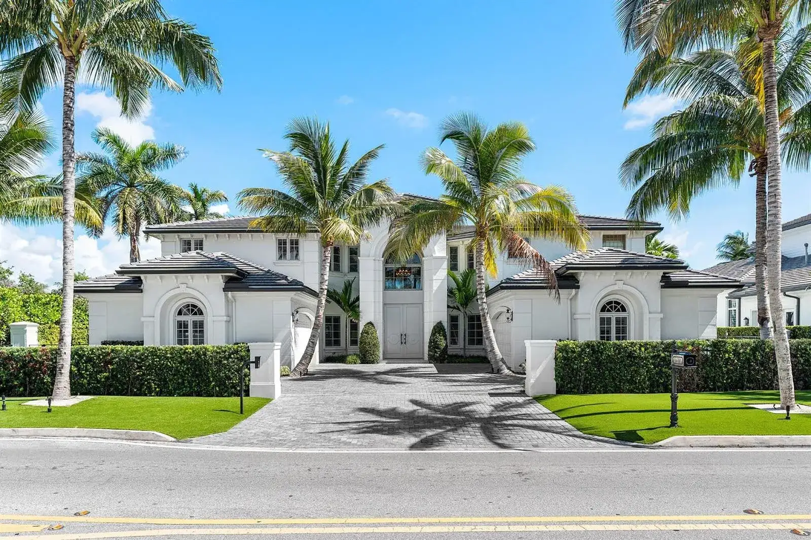 6 bedroom 6 bath Residential for sale at 121 Royal Palm Way, Boca Raton FL 33432