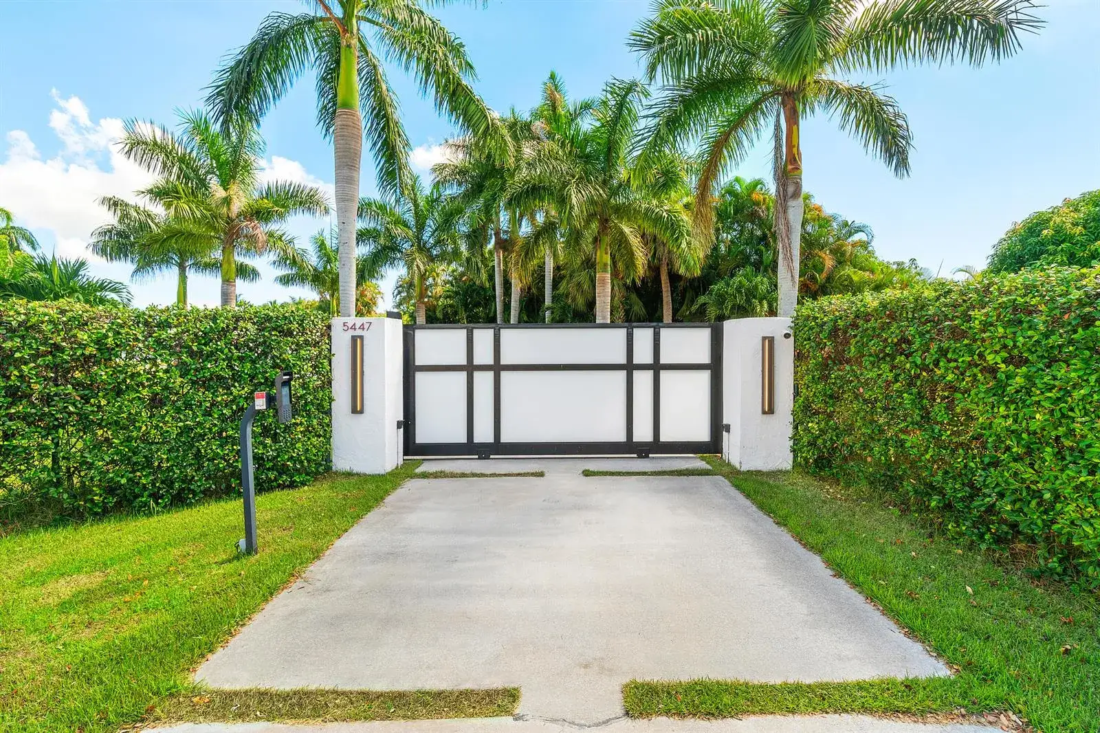 3 bedroom 3 bath Residential for sale at 5447 Center Street, Jupiter FL 33458