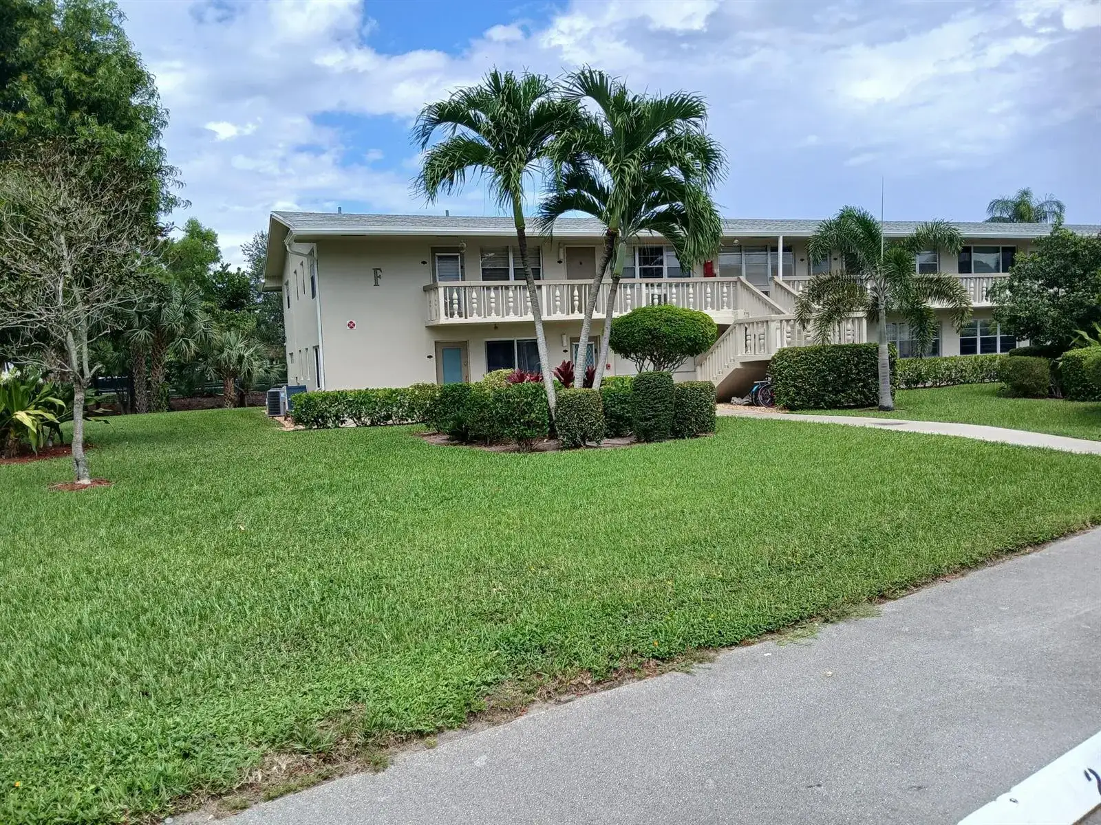 1 bedroom 1 bath Residential for sale at 250 Durham # F, Deerfield Beach FL 33442