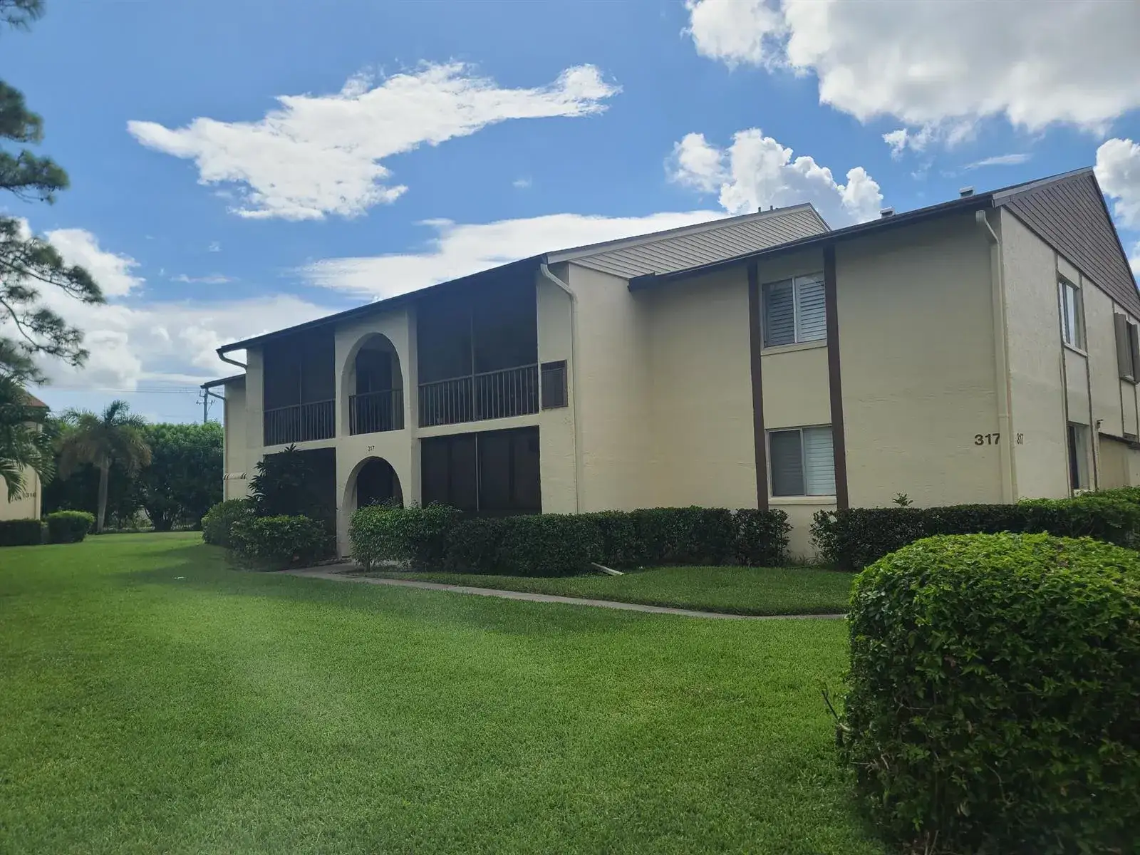 2 bedroom 1 bath Residential Lease for rent at 317 Knotty Pine Circle # 2, FL 33463
