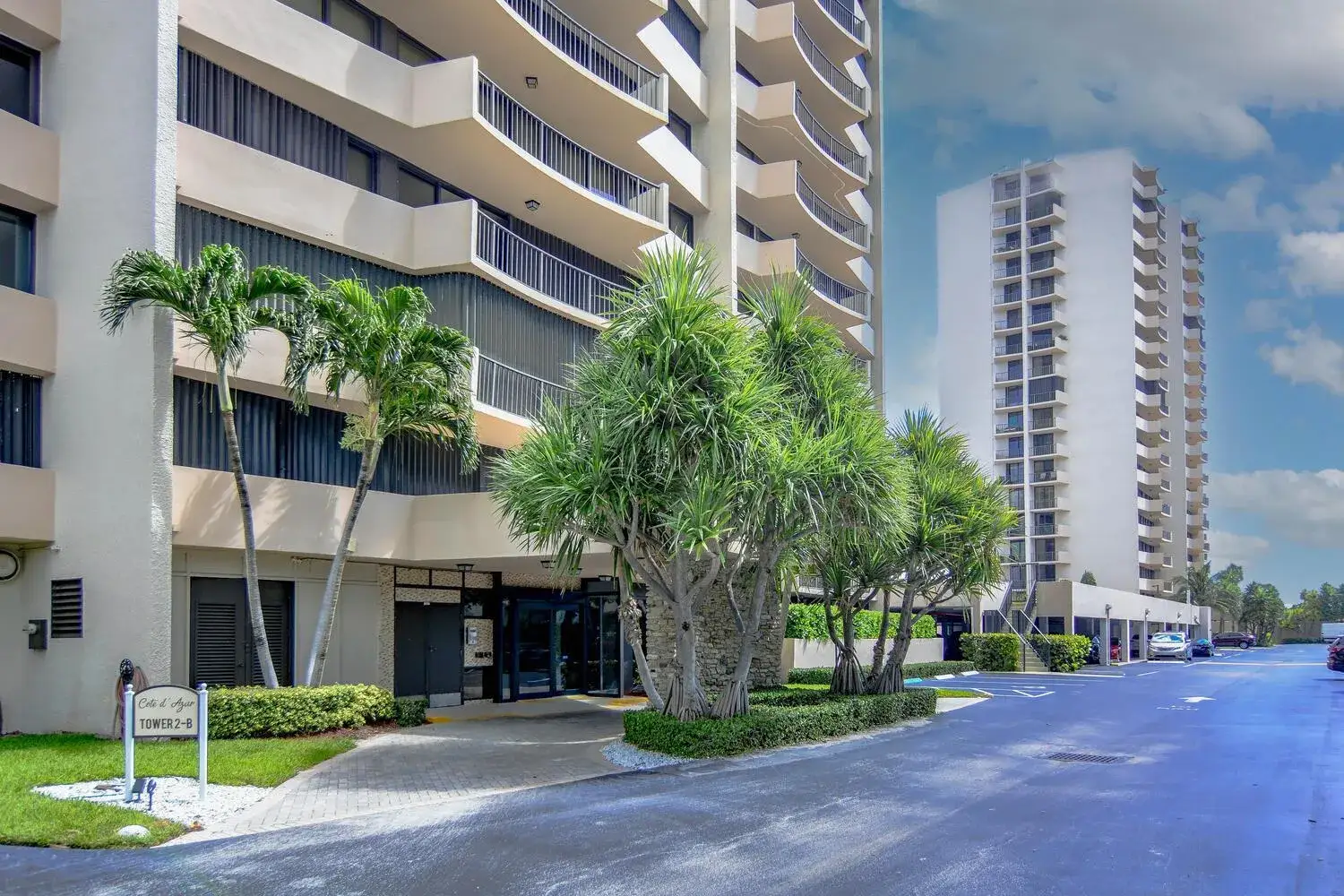 2 bedroom 2 bath Residential Lease for rent at 4200 N Ocean Drive # 605, Singer Island FL 33404