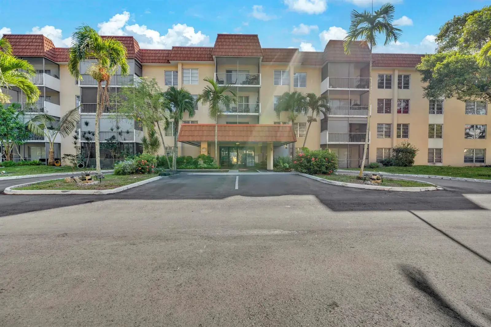 2 bedroom 2 bath Residential for sale at 4166 Inverrary Drive # 304, Lauderhill FL 33319