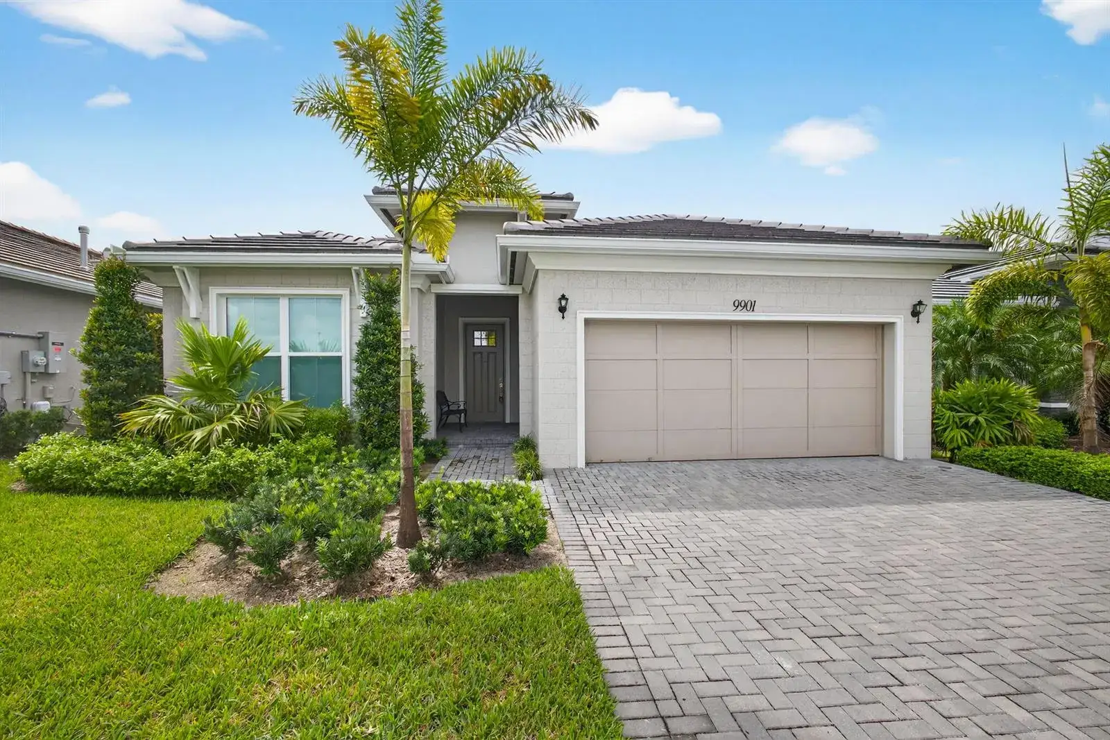 4 bedroom 2 bath Residential for sale at 9901 Regency Way, Palm Beach Gardens FL 33412