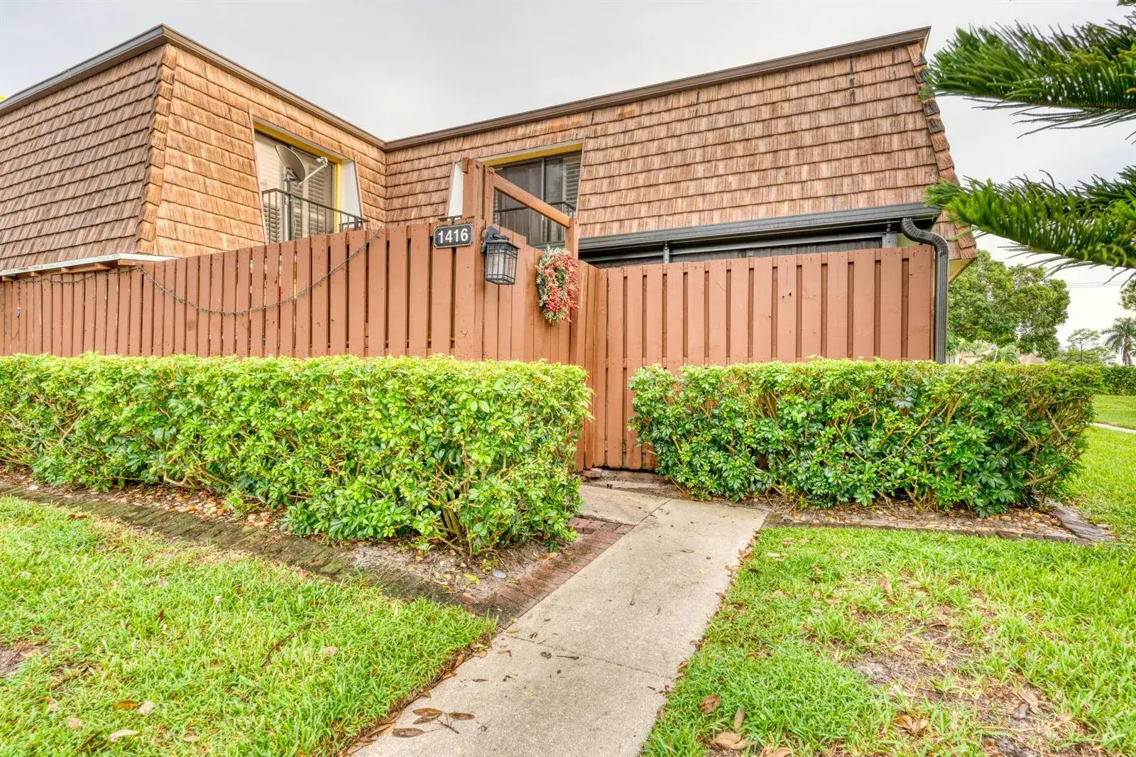 3 bedroom 3 bath Residential for sale at 1416 14th Lane, FL 33463