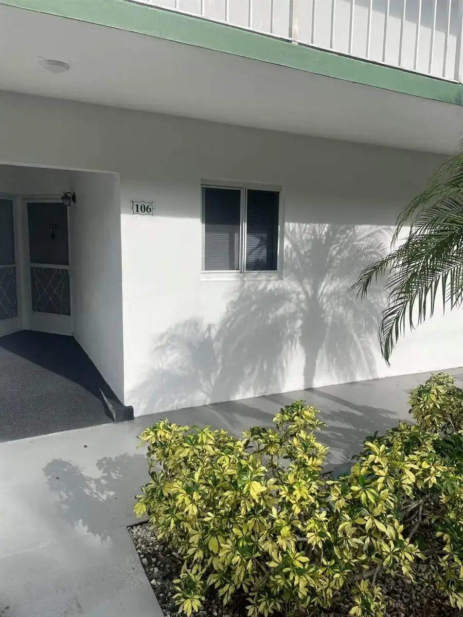 2 bedroom 2 bath Residential for sale at 2 Garden Street # 106m, Tequesta FL 33469