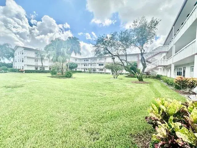 1 bedroom 1 bath Residential for sale at 583 Fanshaw, Boca Raton FL 33434