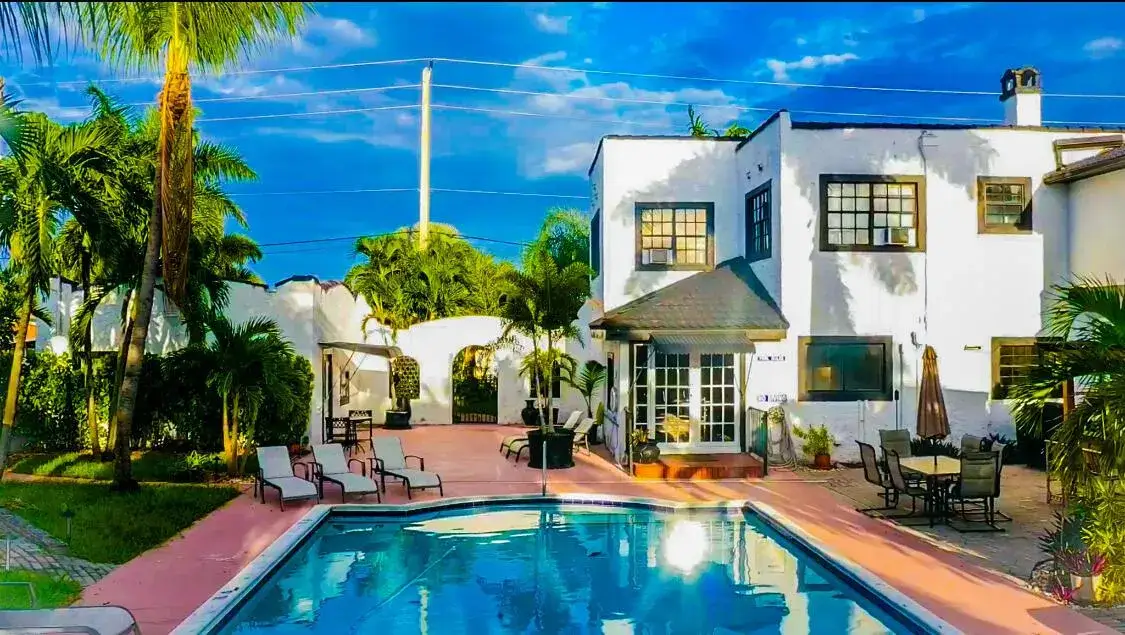 3 bedroom 2 bath Residential for sale at 701 W Ocean Avenue, Boynton Beach FL 33426