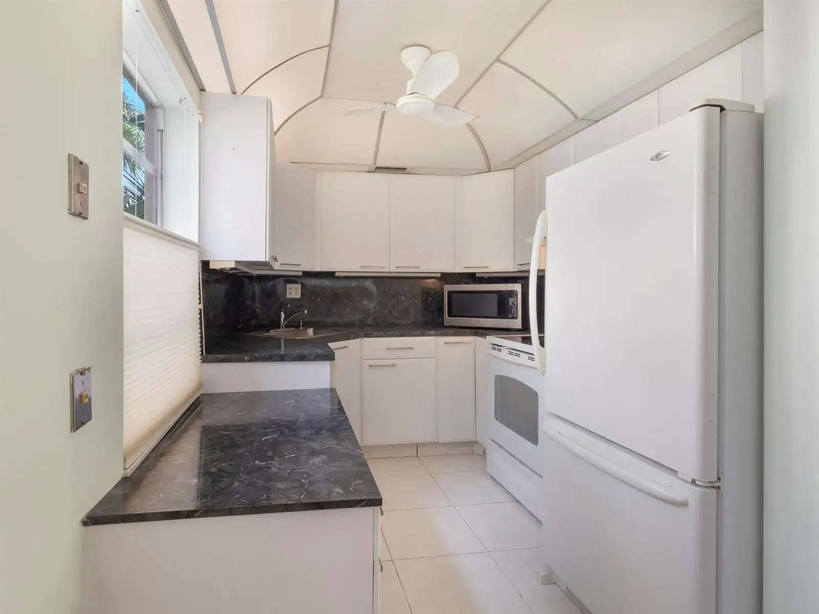 2 bedroom 2 bath Residential for sale at 405 Burgundy I, Delray Beach FL 33484