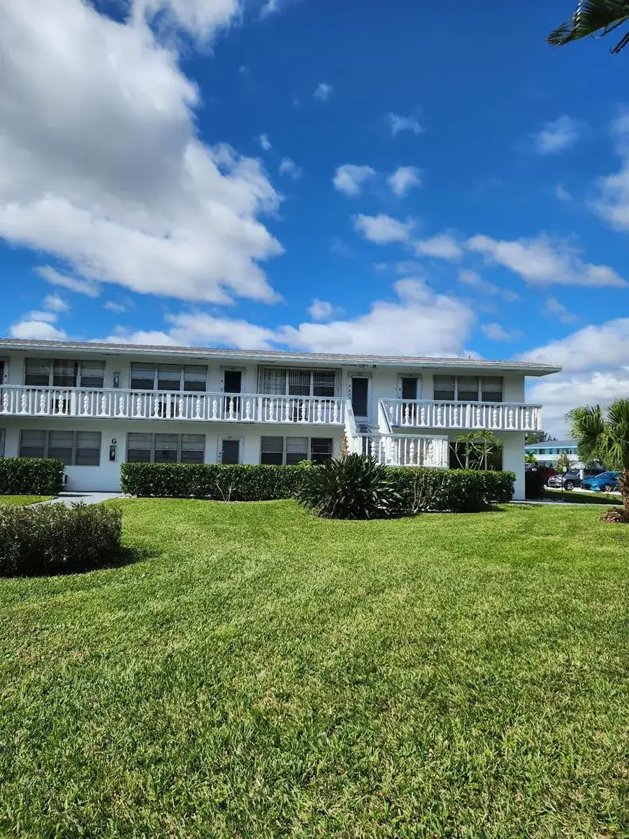 1 bedroom 1 bath Residential for sale at 165 Camden G, West Palm Beach FL 33417