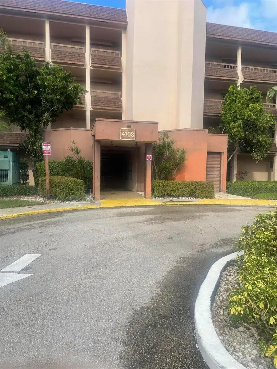 2 bedroom 2 bath Residential Lease for rent at 4702 Fountains Drive # 207, Lake Worth FL 33467