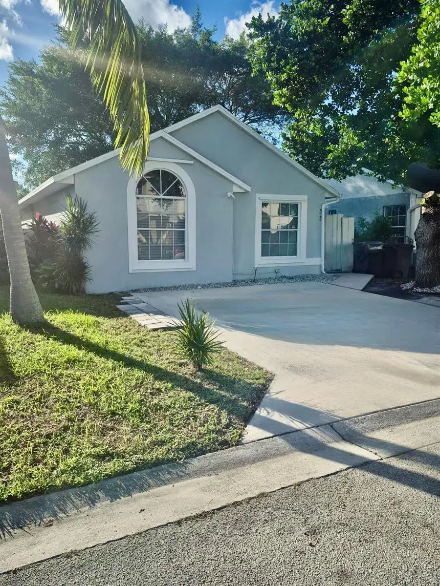 3 bedroom 2 bath Residential for sale at 33 Plumage Lane, West Palm Beach FL 33415
