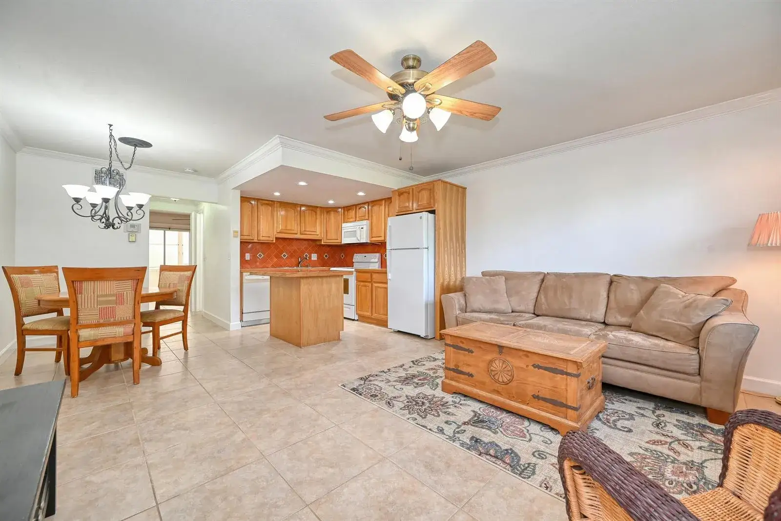 1 bedroom 1 bath Residential for sale at 102 Coventry E # 102, West Palm Beach FL 33417