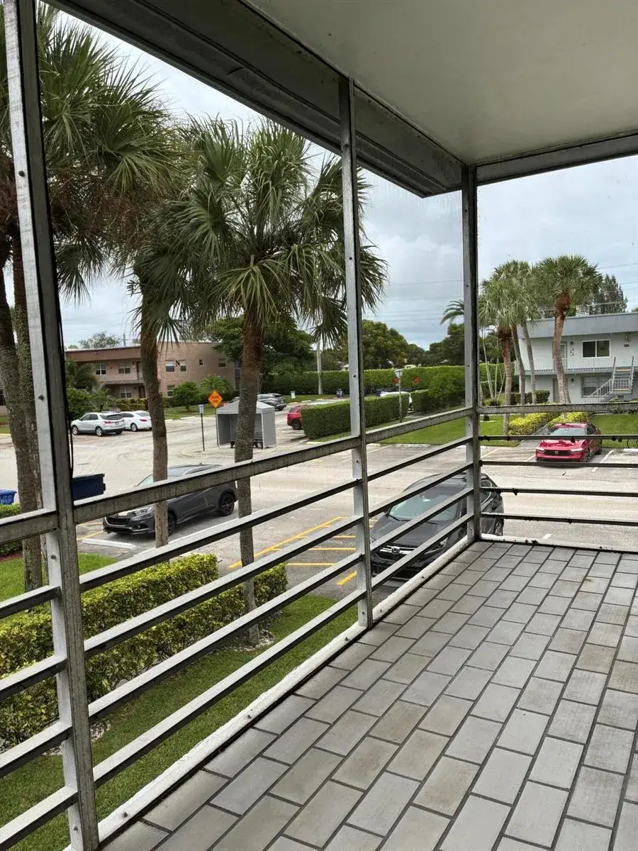 2 bedroom 2 bath Residential for sale at 574 Burgundy L # 574, Delray Beach FL 33484