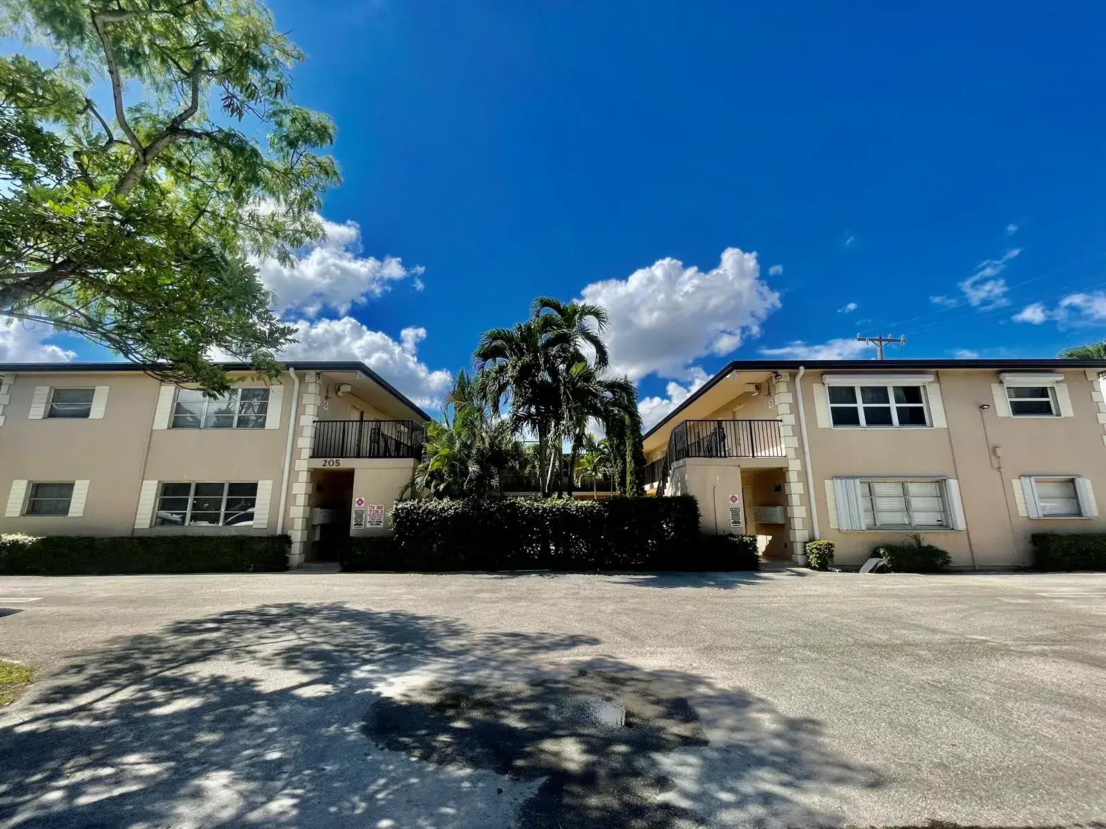 1 bedroom 1 bath Residential for sale at 205 NE 3rd Street # 105, Boynton Beach FL 33435
