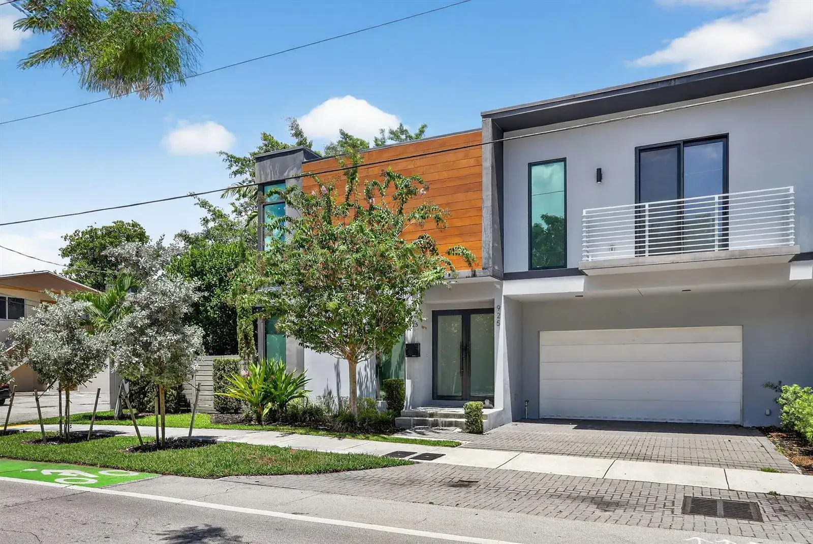 3 bedroom 3 bath Residential for sale at 925 NE 6th Street, Fort Lauderdale FL 33304