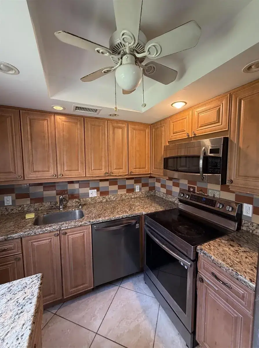 2 bedroom 2 bath Residential for sale at 157 Saxony D, Delray Beach FL 33446