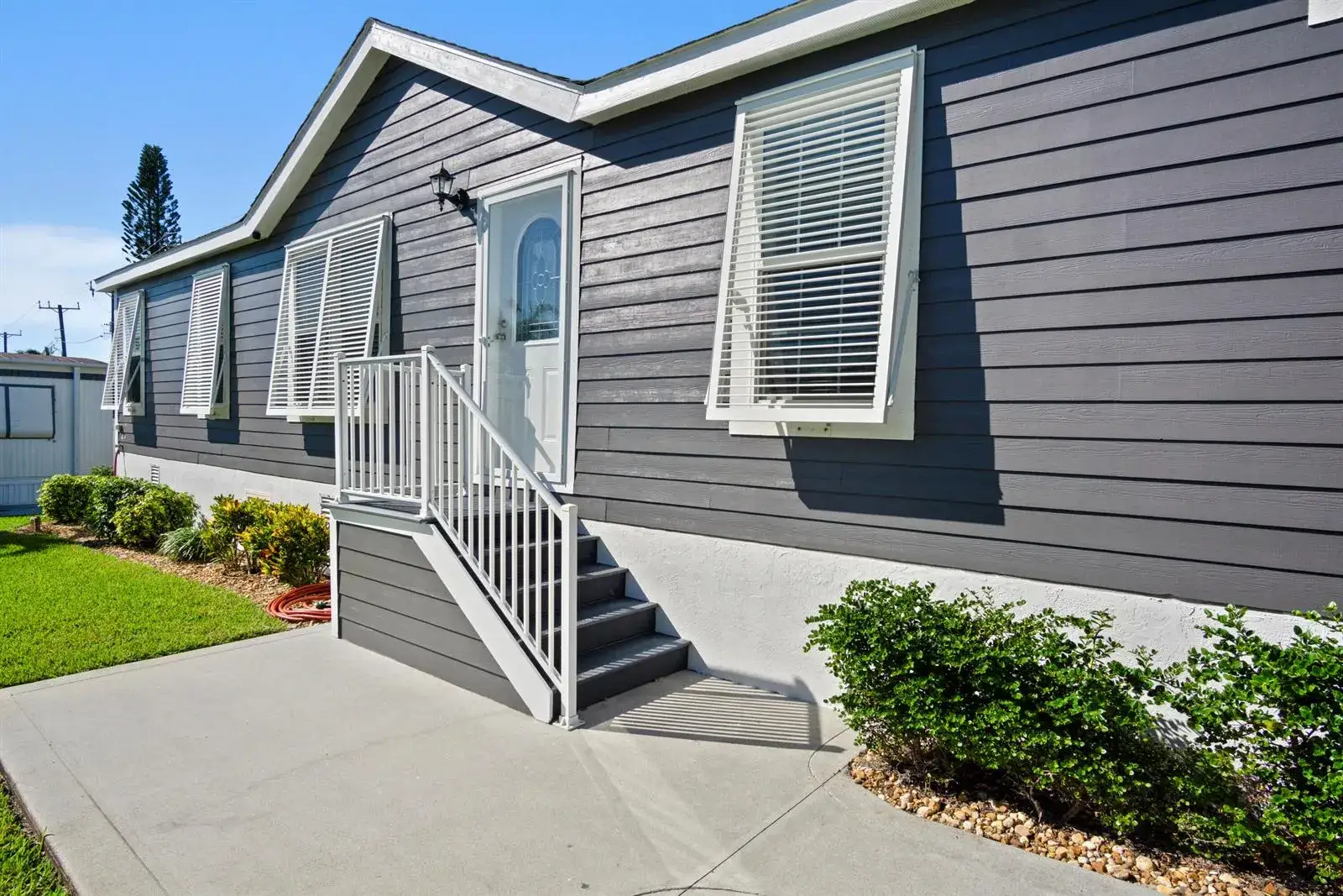 4 bedroom 2 bath Residential for sale at 8328 SE Swan Avenue, Hobe Sound FL 33455