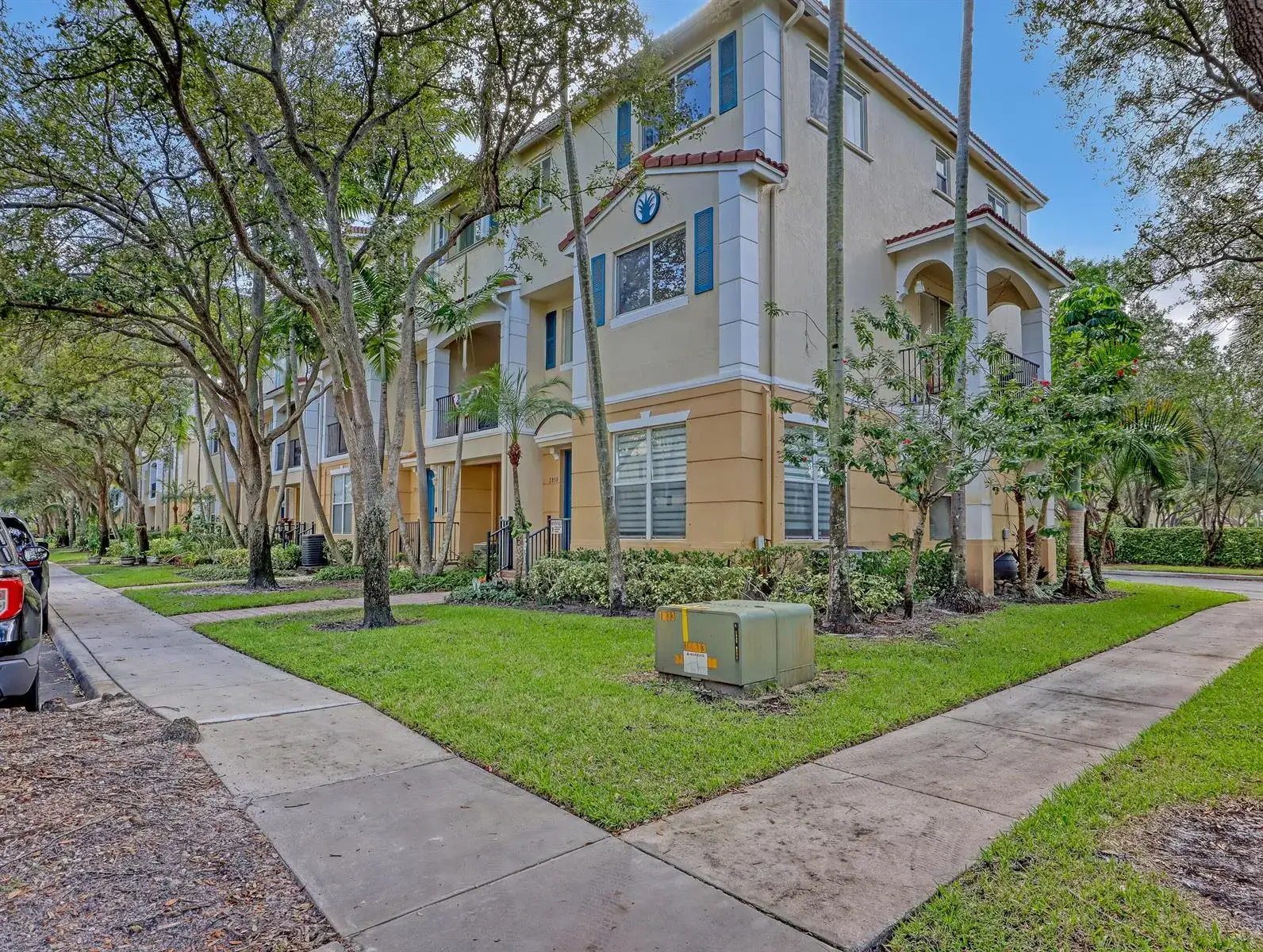 3 bedroom 2 bath Residential for sale at 2850 S Oasis Drive, Boynton Beach FL 33426