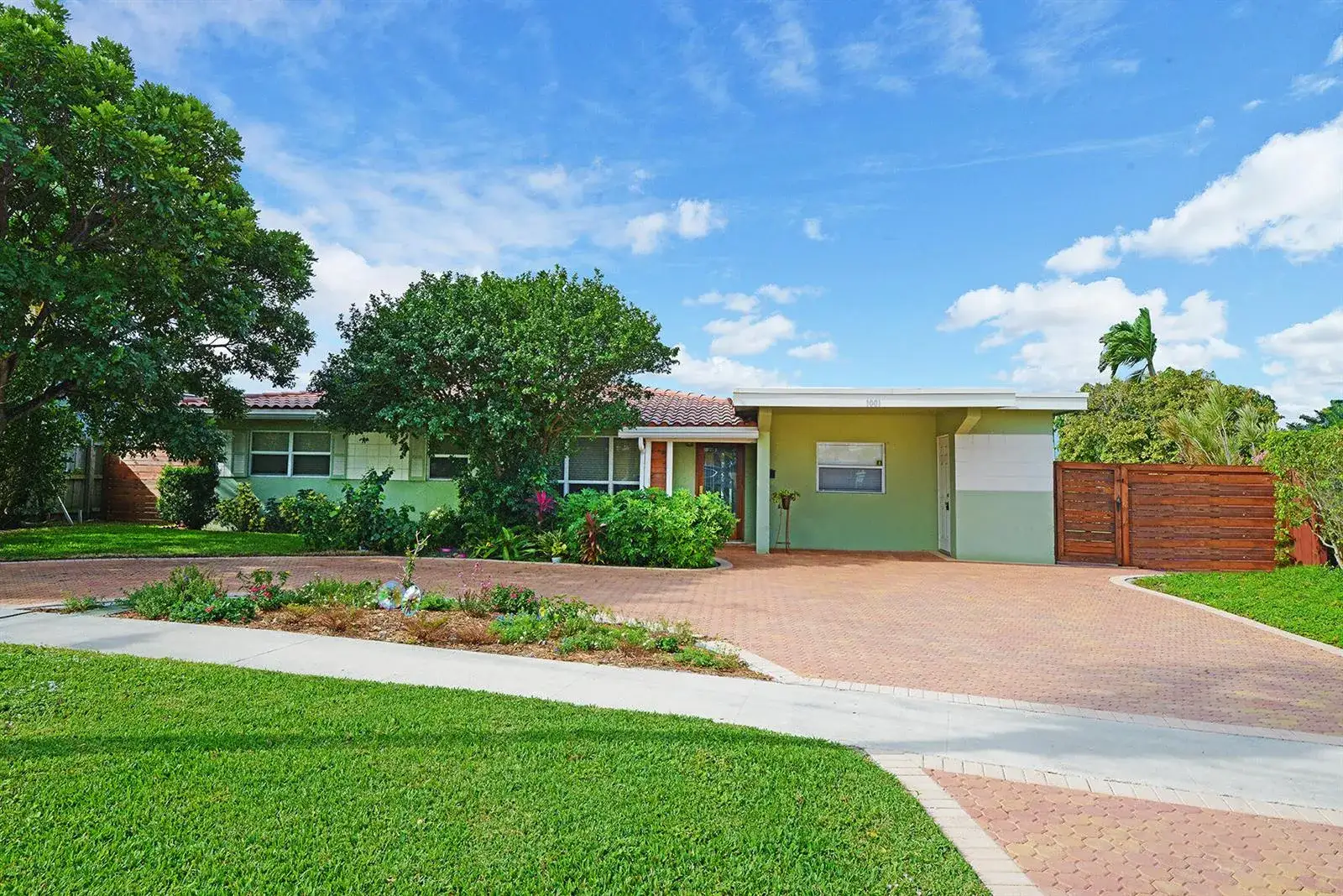 3 bedroom 2 bath Residential Lease for rent at 1001 SE 5 Avenue, Pompano Beach FL 33060