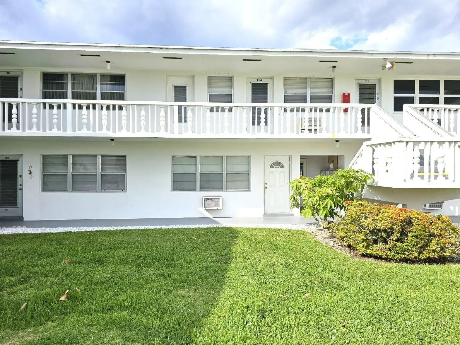1 bedroom 1 bath Residential for sale at 102 Easthampton E, West Palm Beach FL 33417