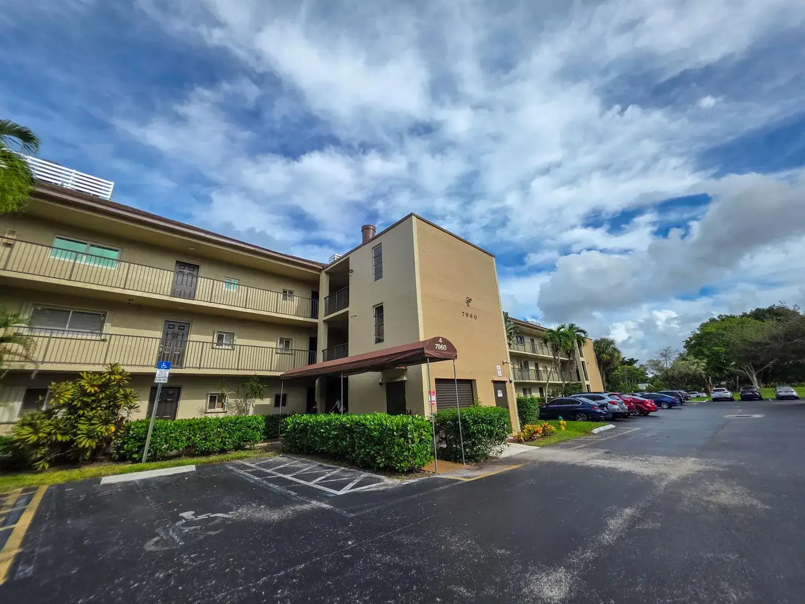 2 bedroom 2 bath Residential for sale at 7960 NW 50th Street # 202, Lauderhill FL 33351