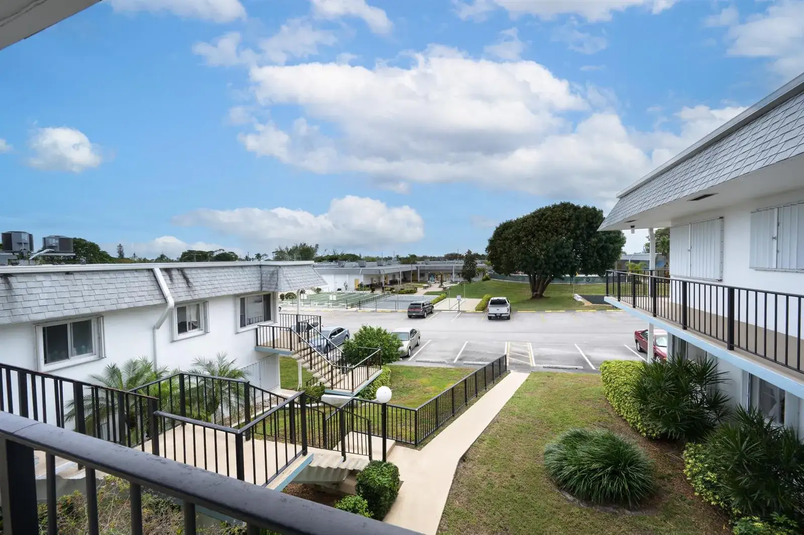 1 bedroom 1 bath Residential for sale at 3402 Cynthia Lane # 208, FL 33461