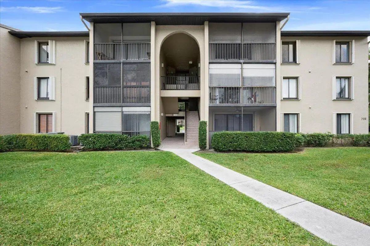 2 bedroom 2 bath Residential for sale at 708 Sunny Pine Way # B1, FL 33415