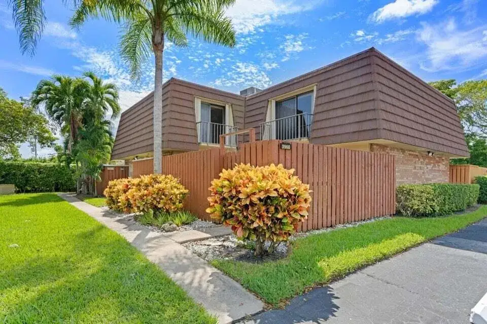 2 bedroom 2 bath Residential for sale at 3960 August Drive, Lake Worth FL 33461