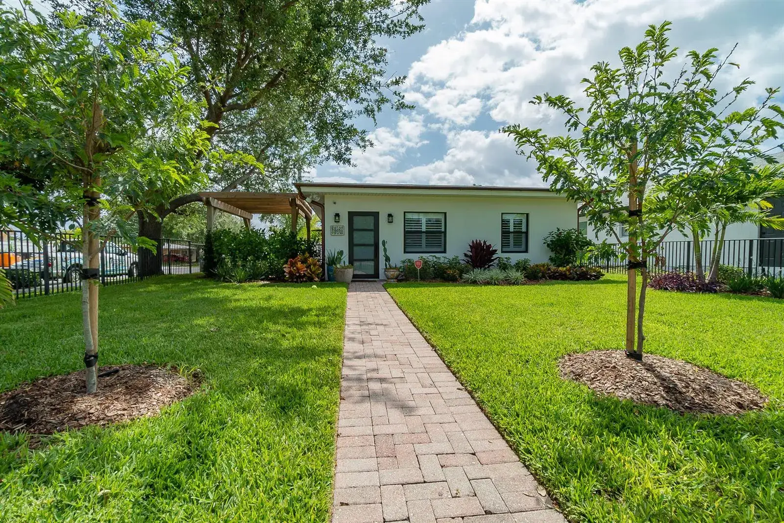 2 bedroom 1 bath Residential for sale at 301 S Swinton Avenue, Delray Beach FL 33444