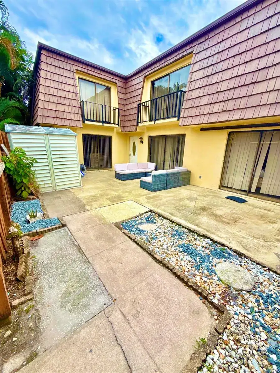 3 bedroom 2 bath Residential for sale at 711 Springdale Circle, Palm Springs FL 33461