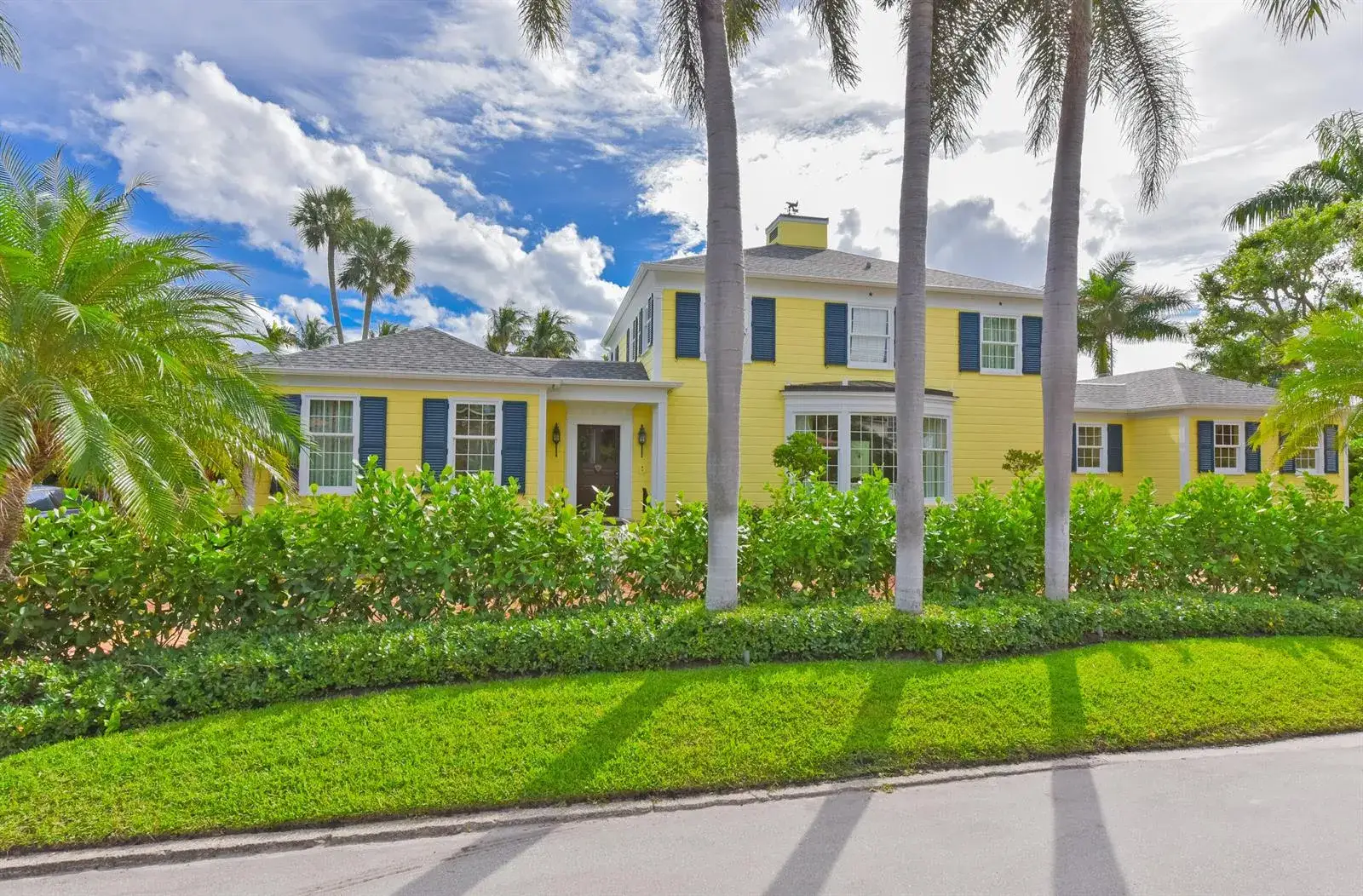 6 bedroom 6 bath Residential for sale at 250 Algoma Road, Palm Beach FL 33480