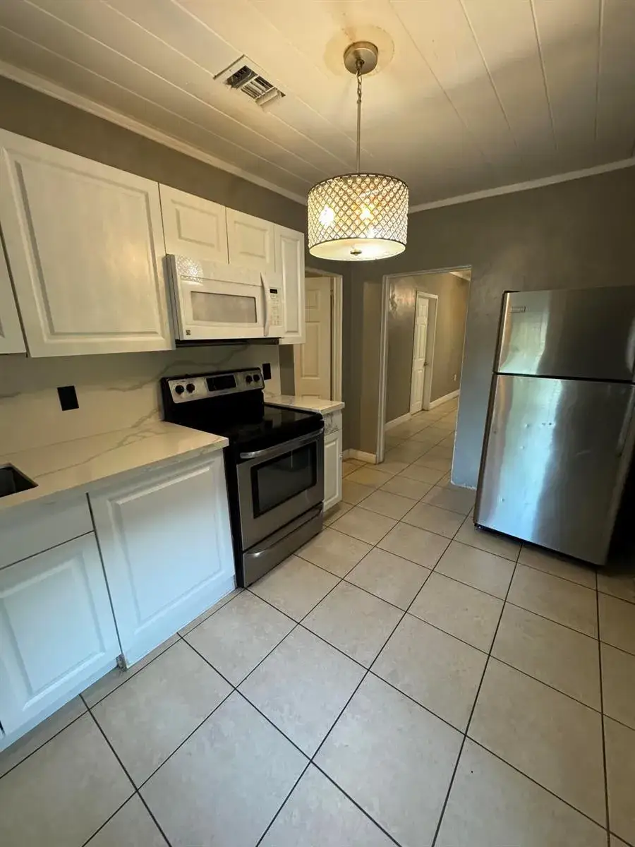2 bedroom 1 bath Residential Lease for rent at 717 S B Street # 715, FL 33460