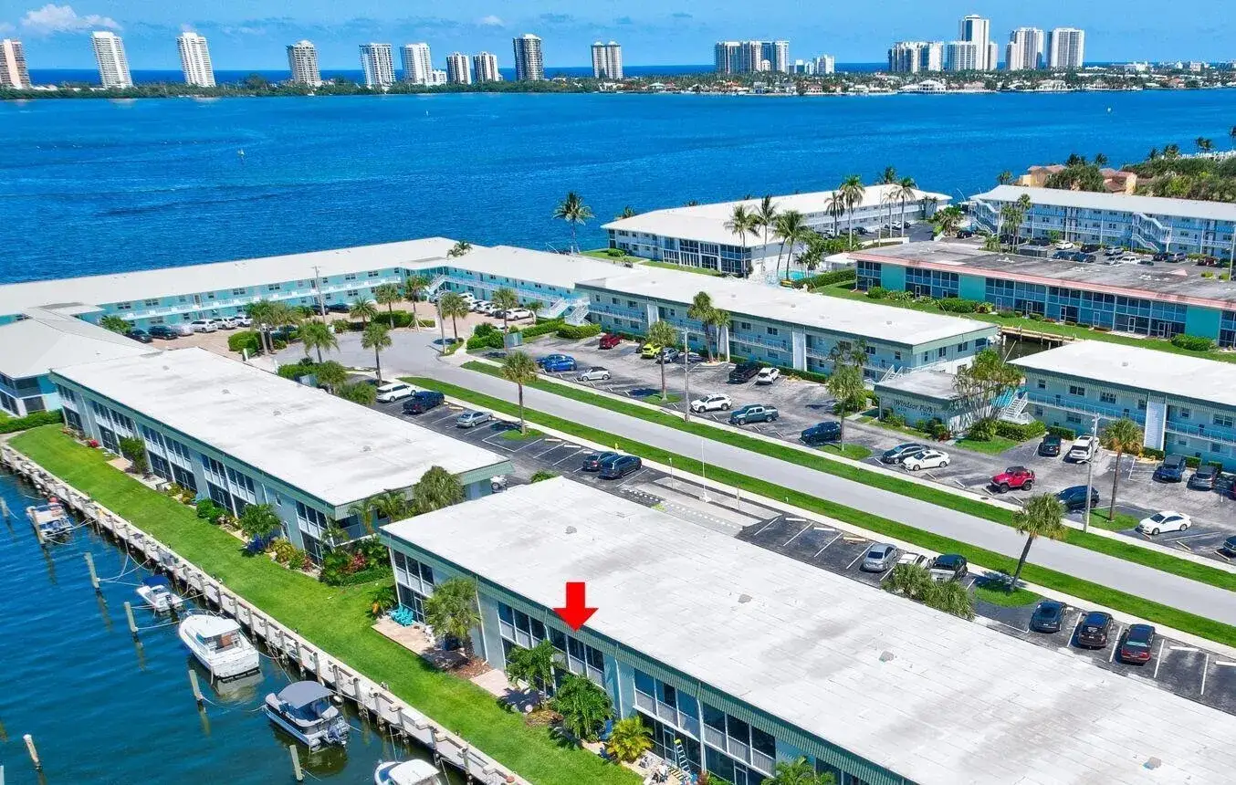 2 bedroom 2 bath Residential for sale at 121 Wettaw Lane # 211, North Palm Beach FL 33408