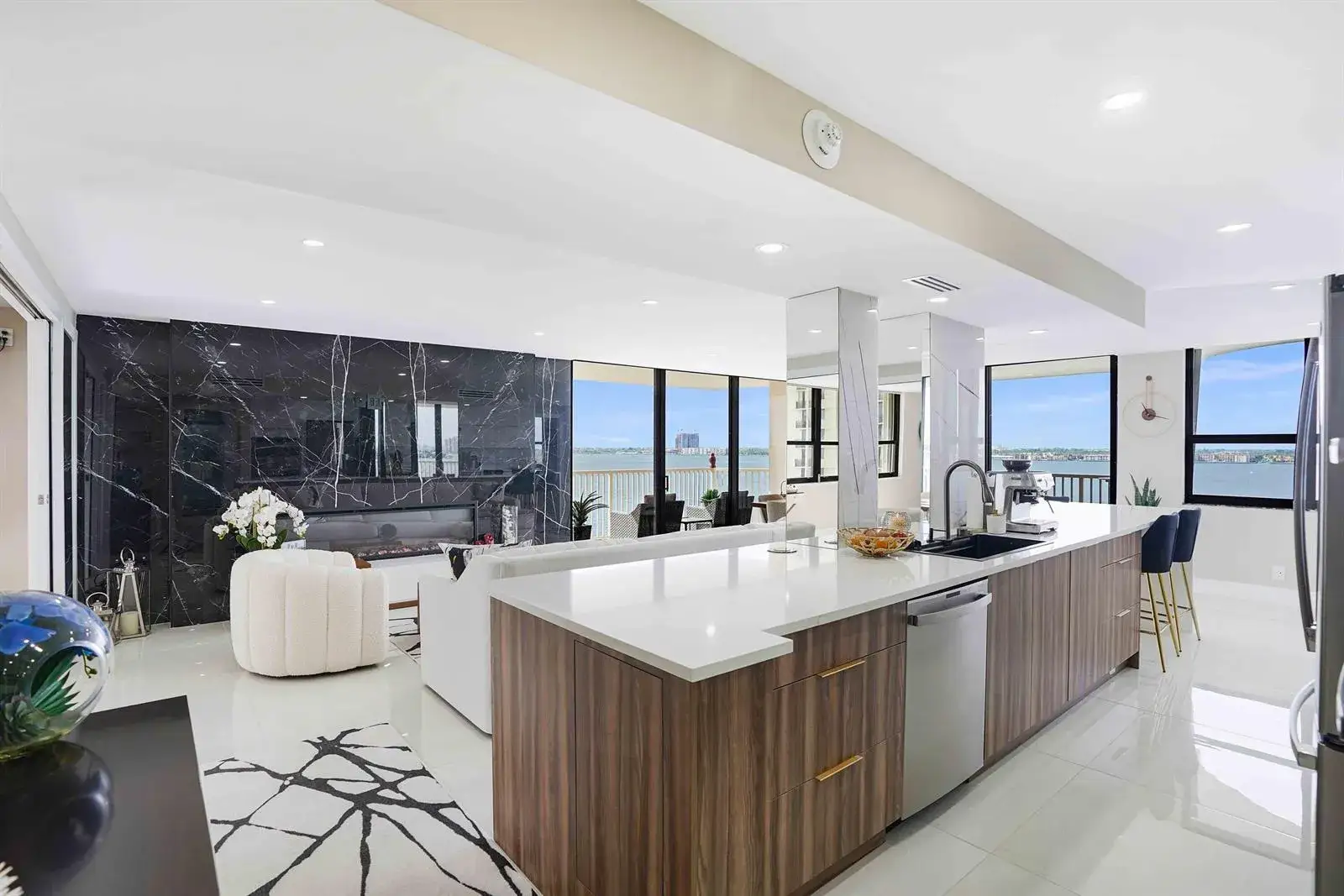 2 bedroom 2 bath Residential for sale at 5480 N Ocean Drive, Singer Island FL 33404