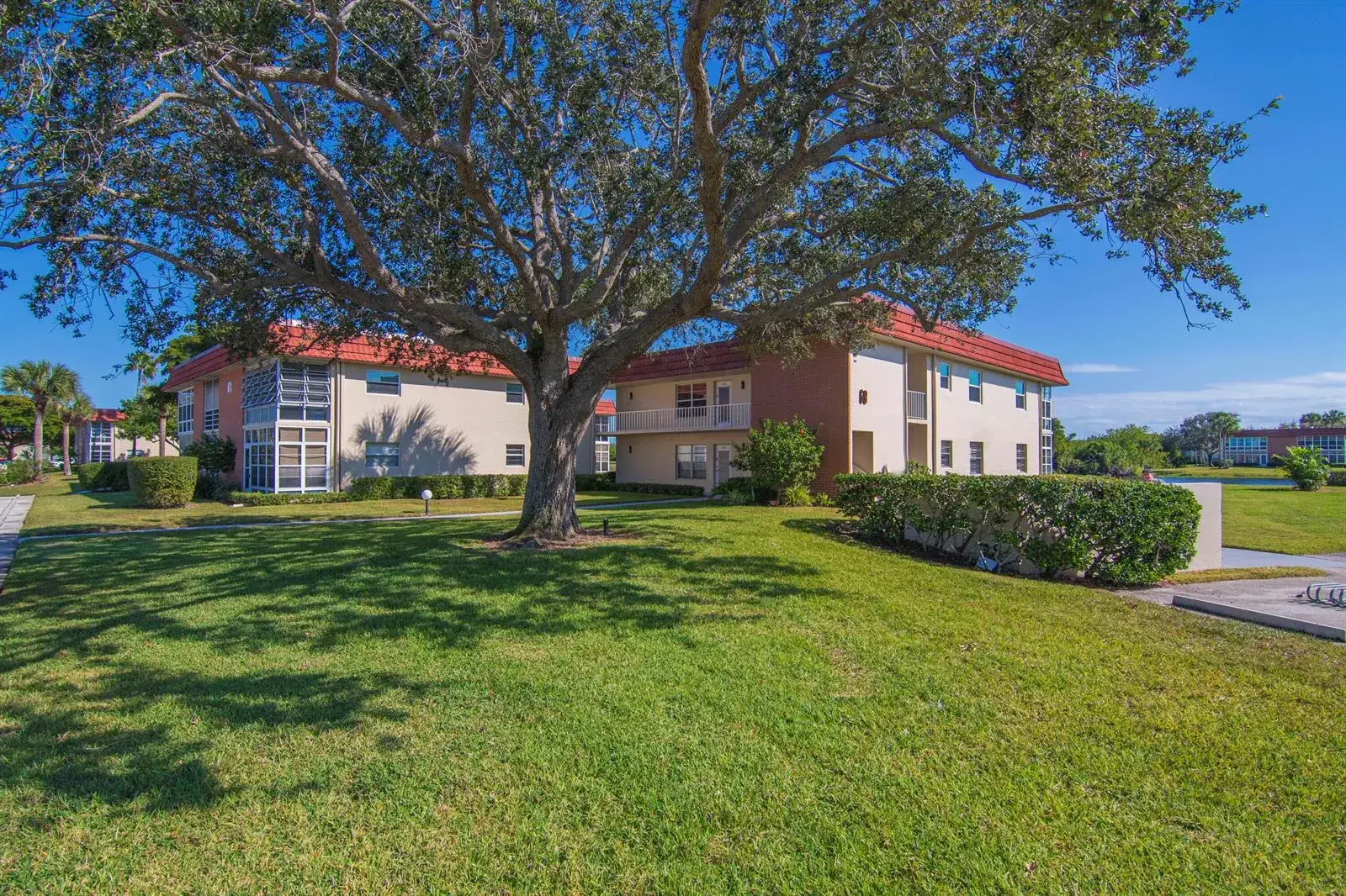 2 bedroom 2 bath Residential for sale at 68 Royal Oak Court # 202, Vero Beach FL 32962