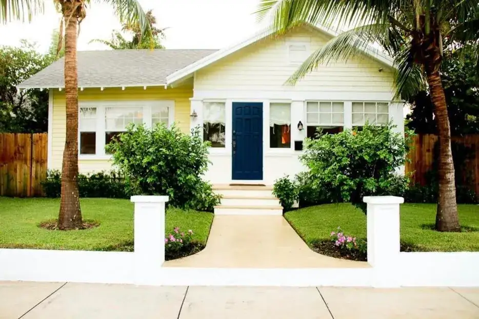 3 bedroom 2 bath Residential for sale at 211 N Ocean Breeze # 1, FL 33460