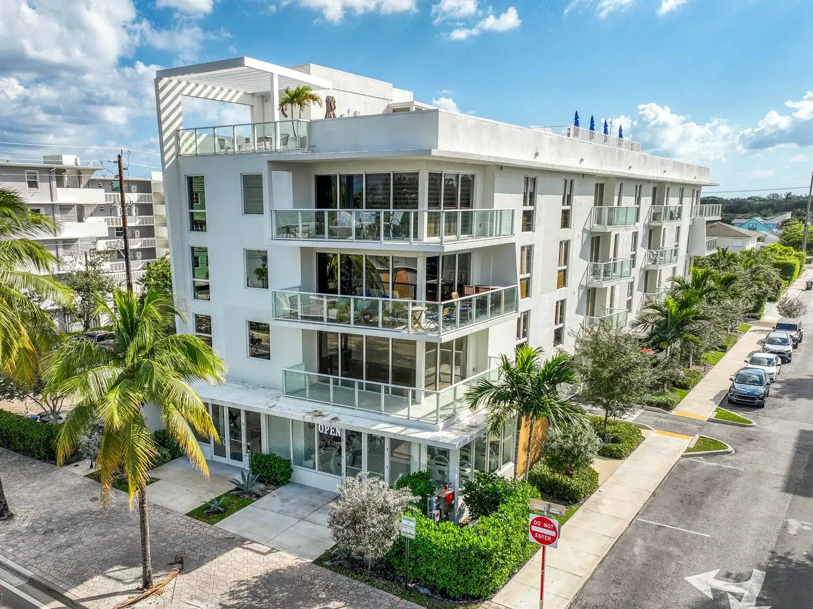 3 bedroom 2 bath Residential for sale at 117 Lake Avenue # 204, FL 33460