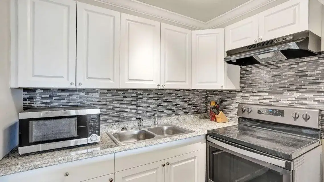 1 bedroom 1 bath Residential for sale at 118 Sheffield E, West Palm Beach FL 33417