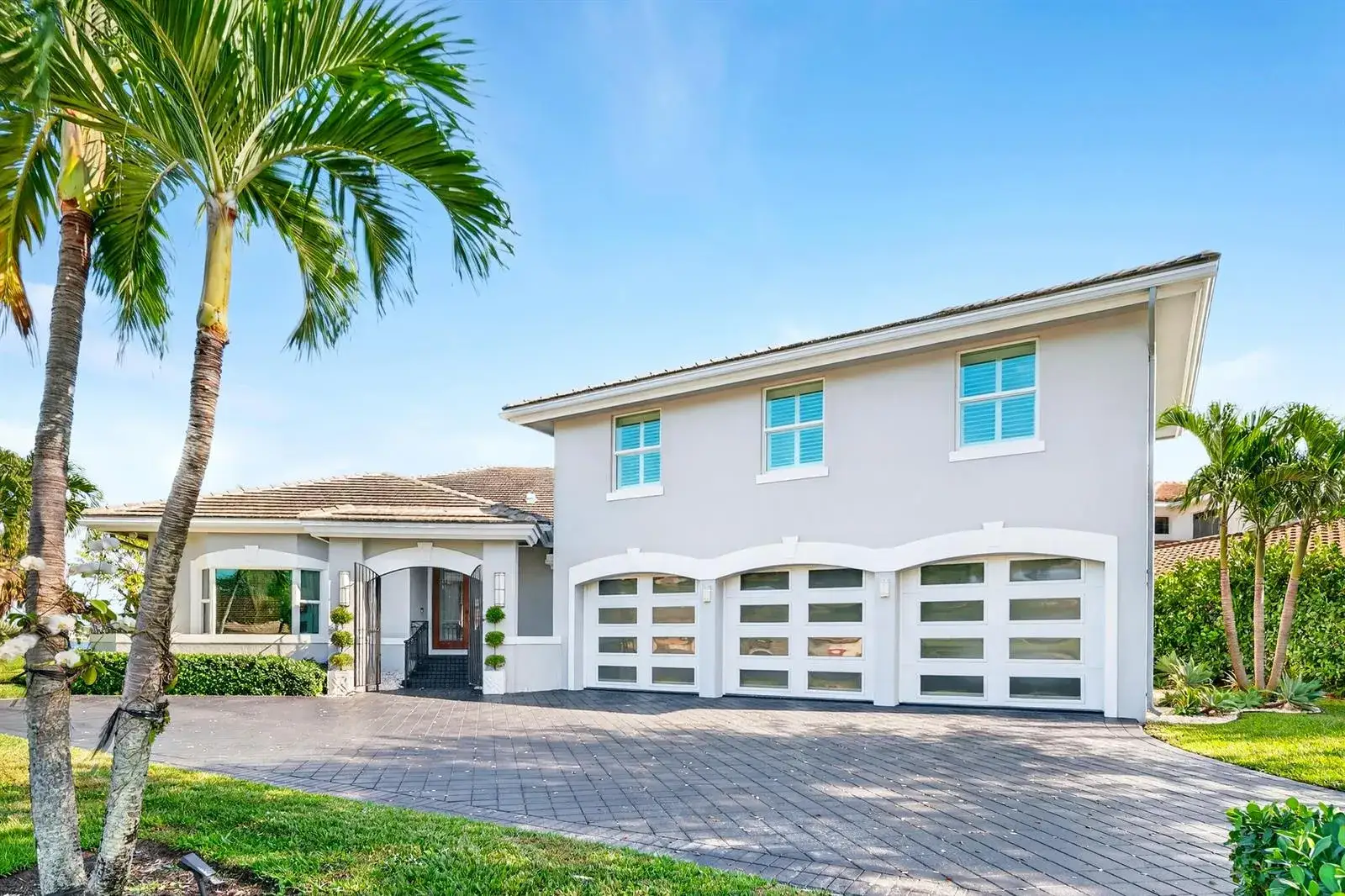 4 bedroom 4 bath Residential for sale at 6 Cloister Circle, West Palm Beach FL 33401