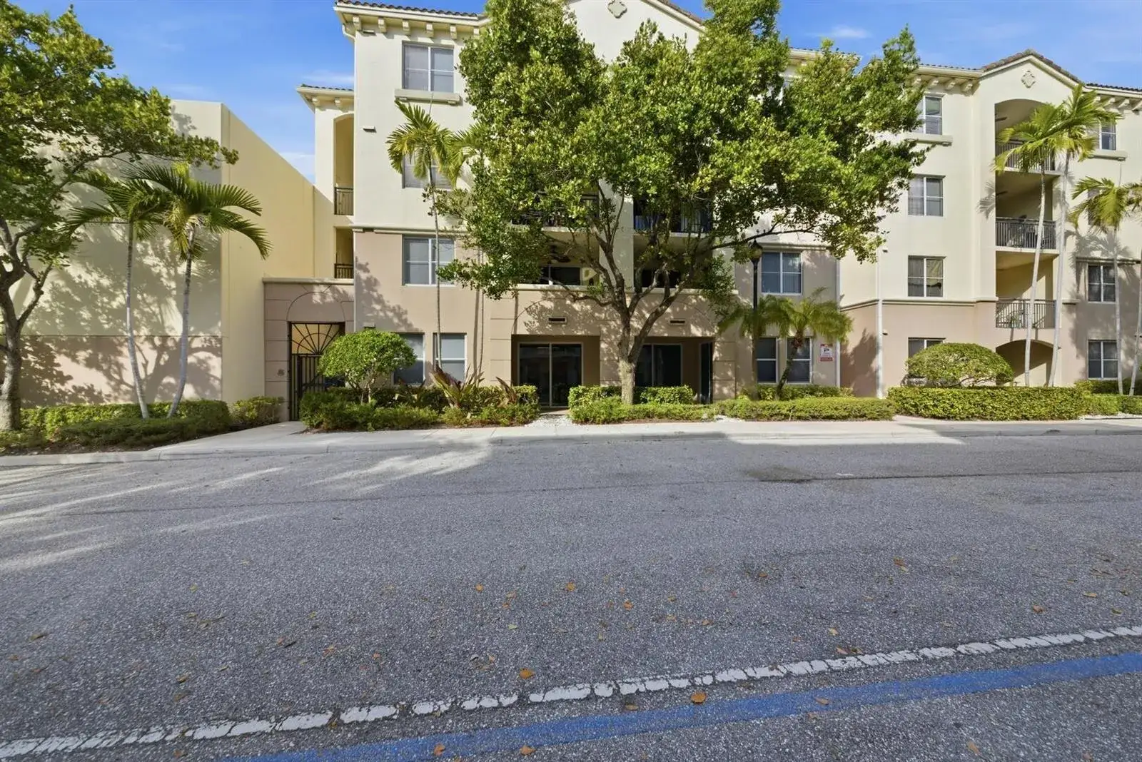 1 bedroom 1 bath Residential for sale at 4 Renaissance Way # 110, Boynton Beach FL 33426