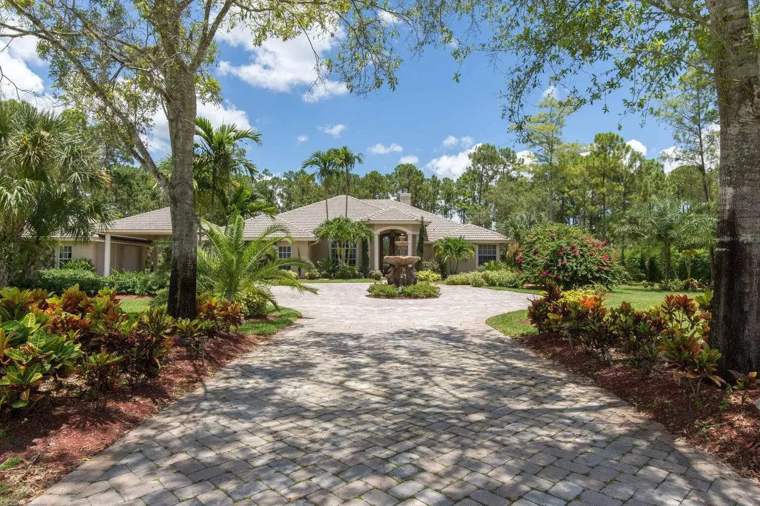 5 bedroom 4 bath Residential Lease for rent at 14816 Stirrup Lane, Wellington FL 33414