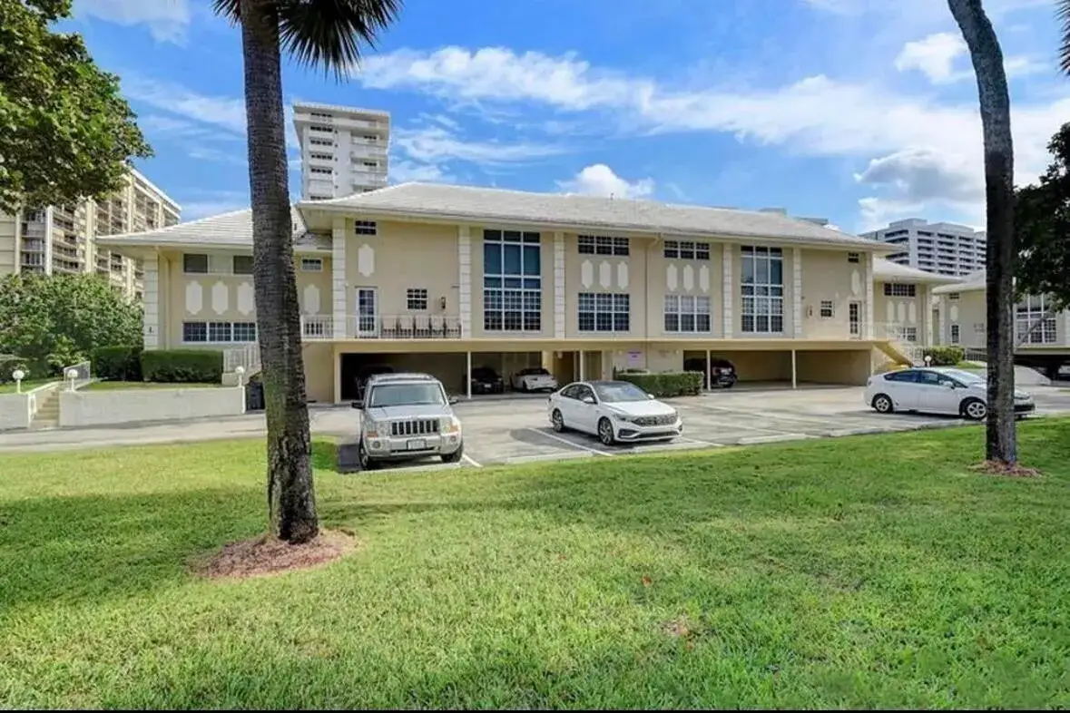 2 bedroom 2 bath Residential Lease for rent at 1299 S Ocean Boulevard # L5, Boca Raton FL 33432
